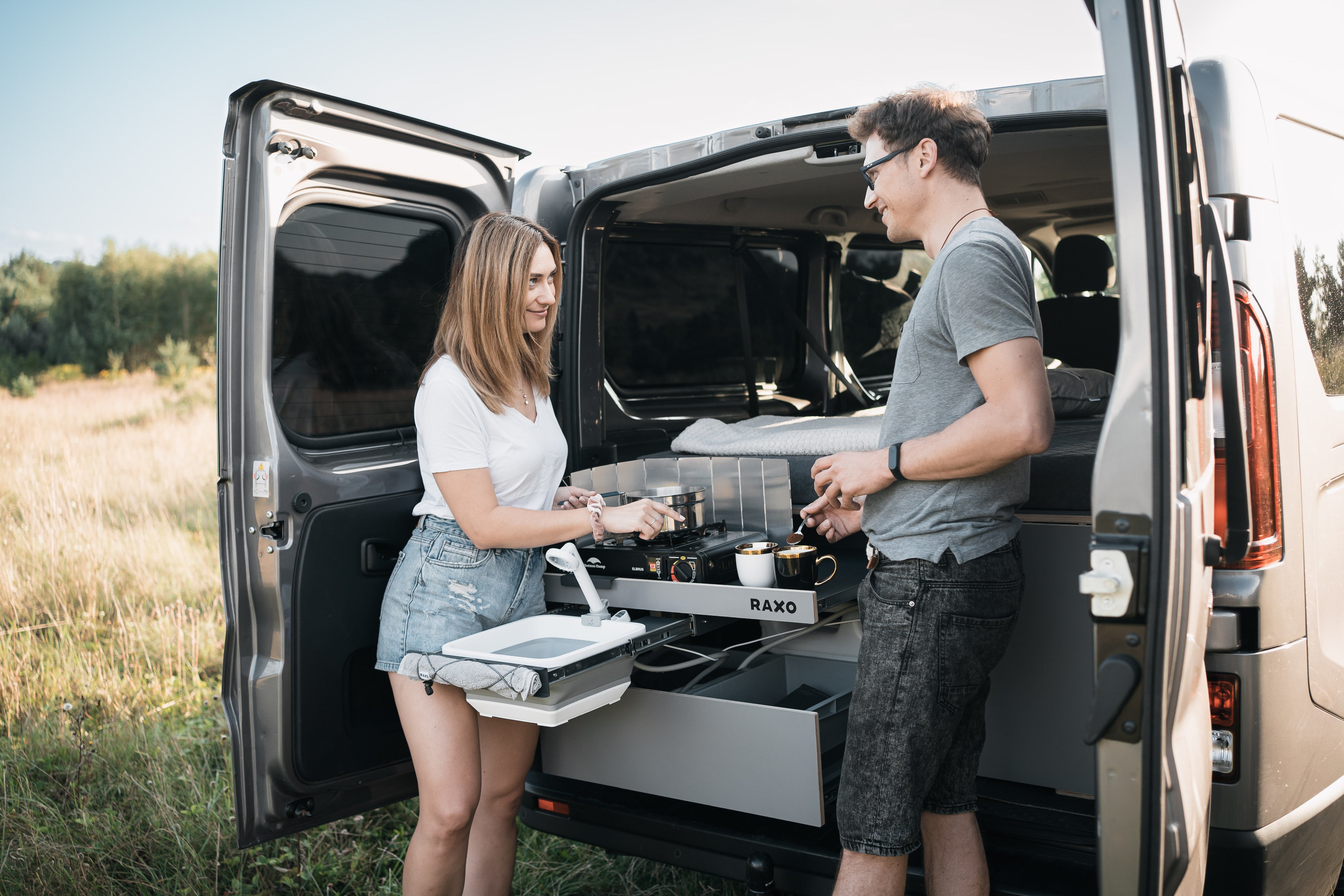 RAXO Base Campervan Modul - Omdan Din Bil til En Komfortabel og Funktionel Campervan