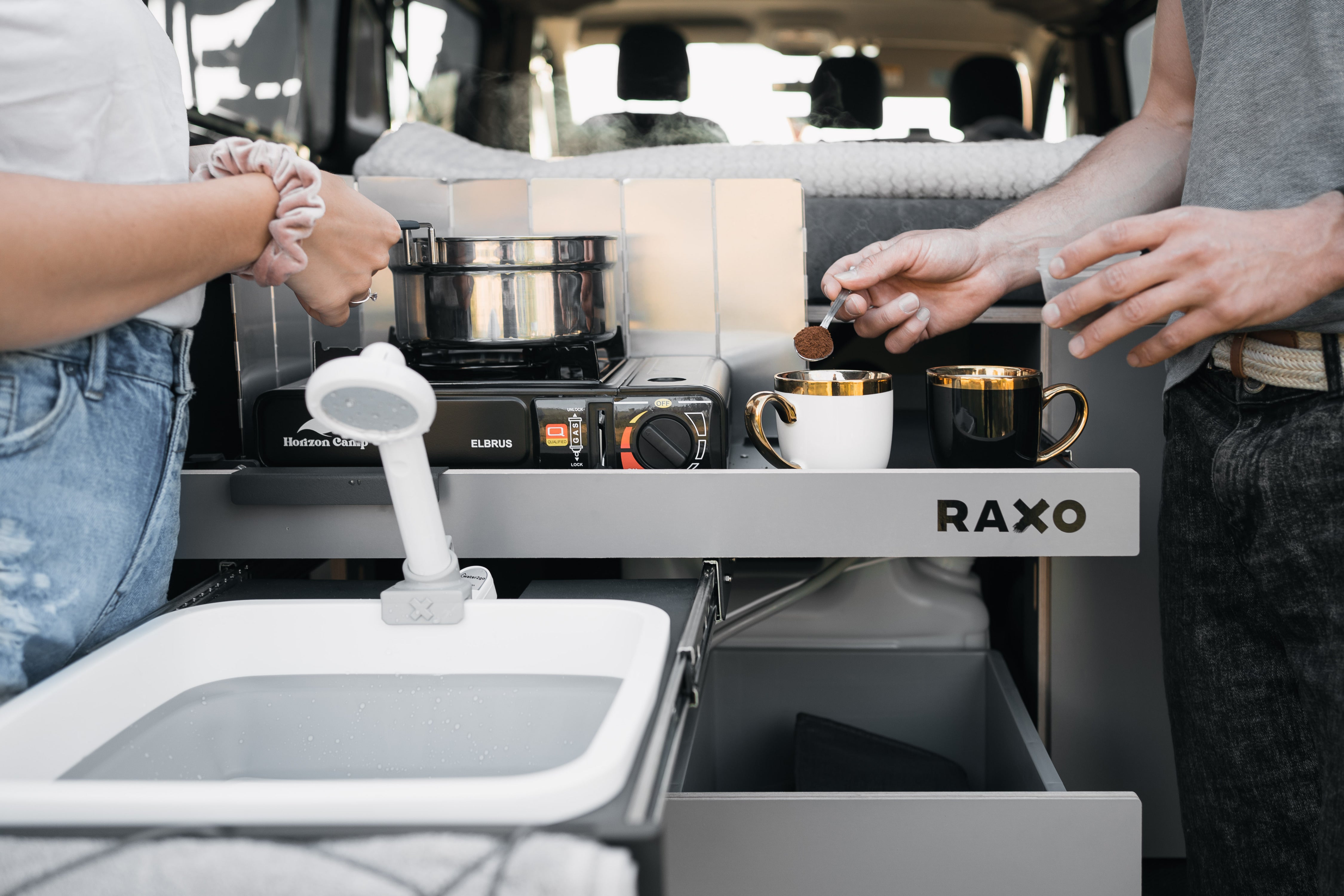 RAXO Base Campervan Modul - Omdan Din Bil til En Komfortabel og Funktionel Campervan