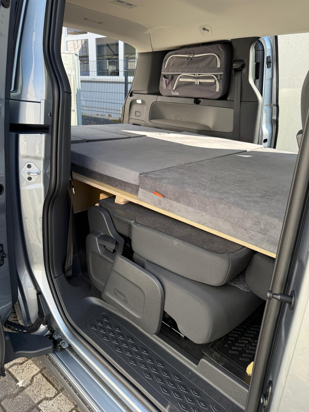 MOONBOX 115 Modify - Campervan module with seating group