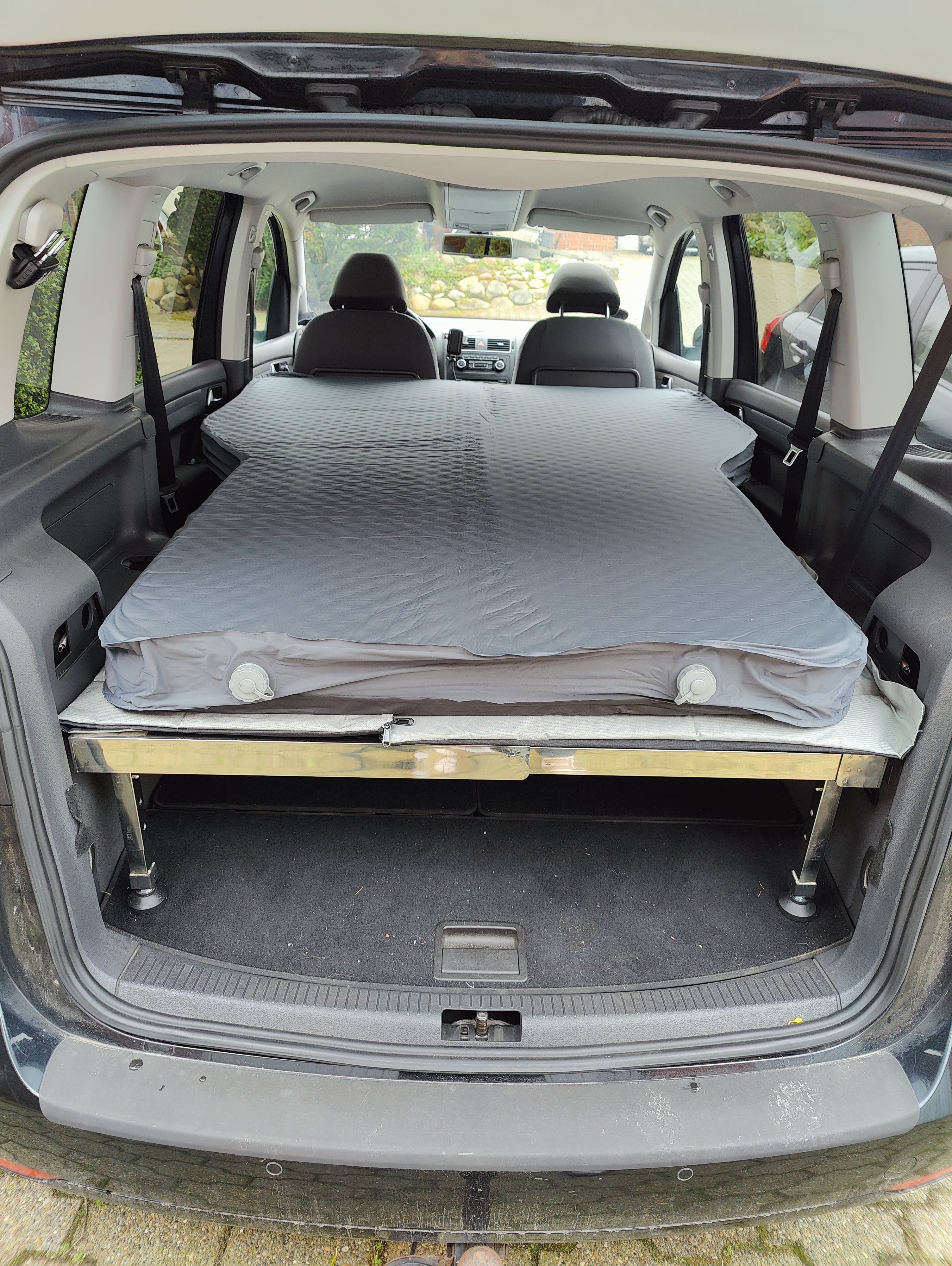 CampBoxi Unifit – Flexibles und verstellbares Bettgestell für Ihr Alltagsauto