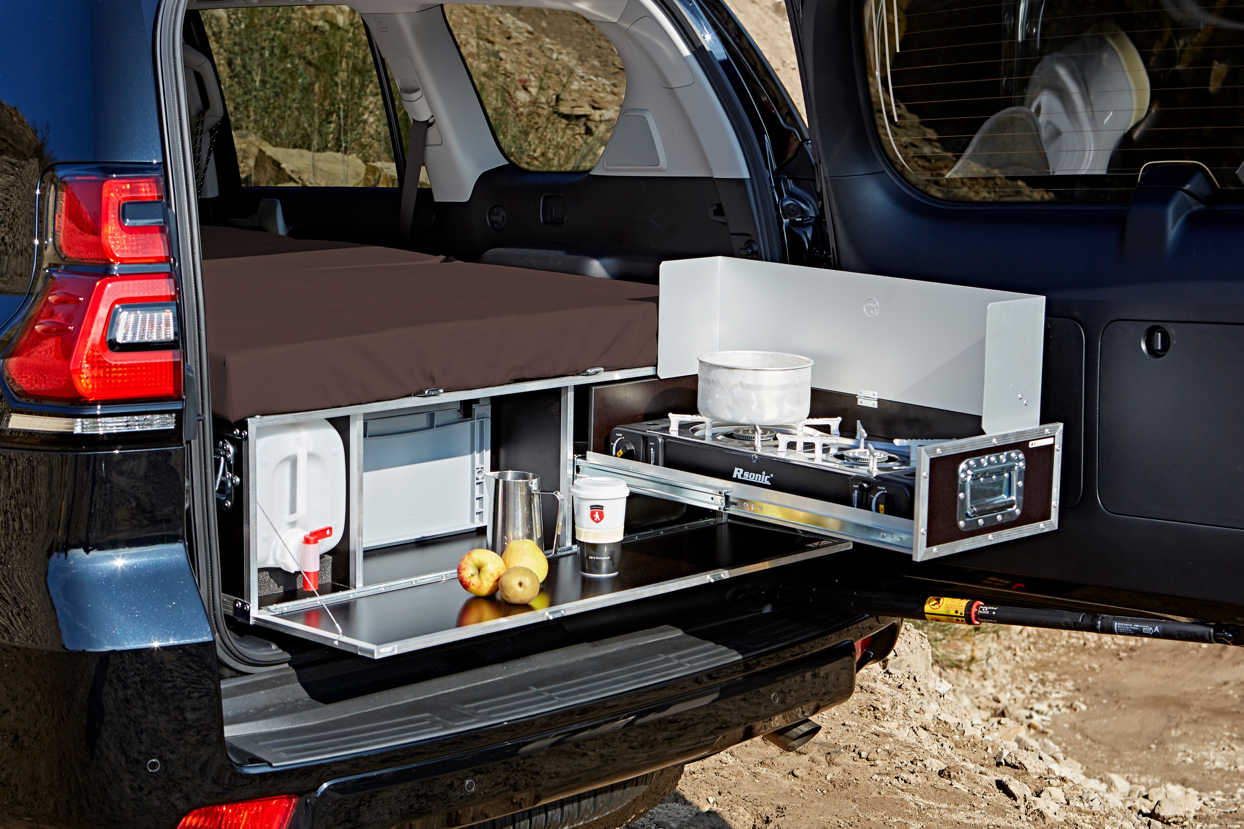 QUQUQ FlatBox – Campervan-Modul für Landcruiser & Discovery 3+4