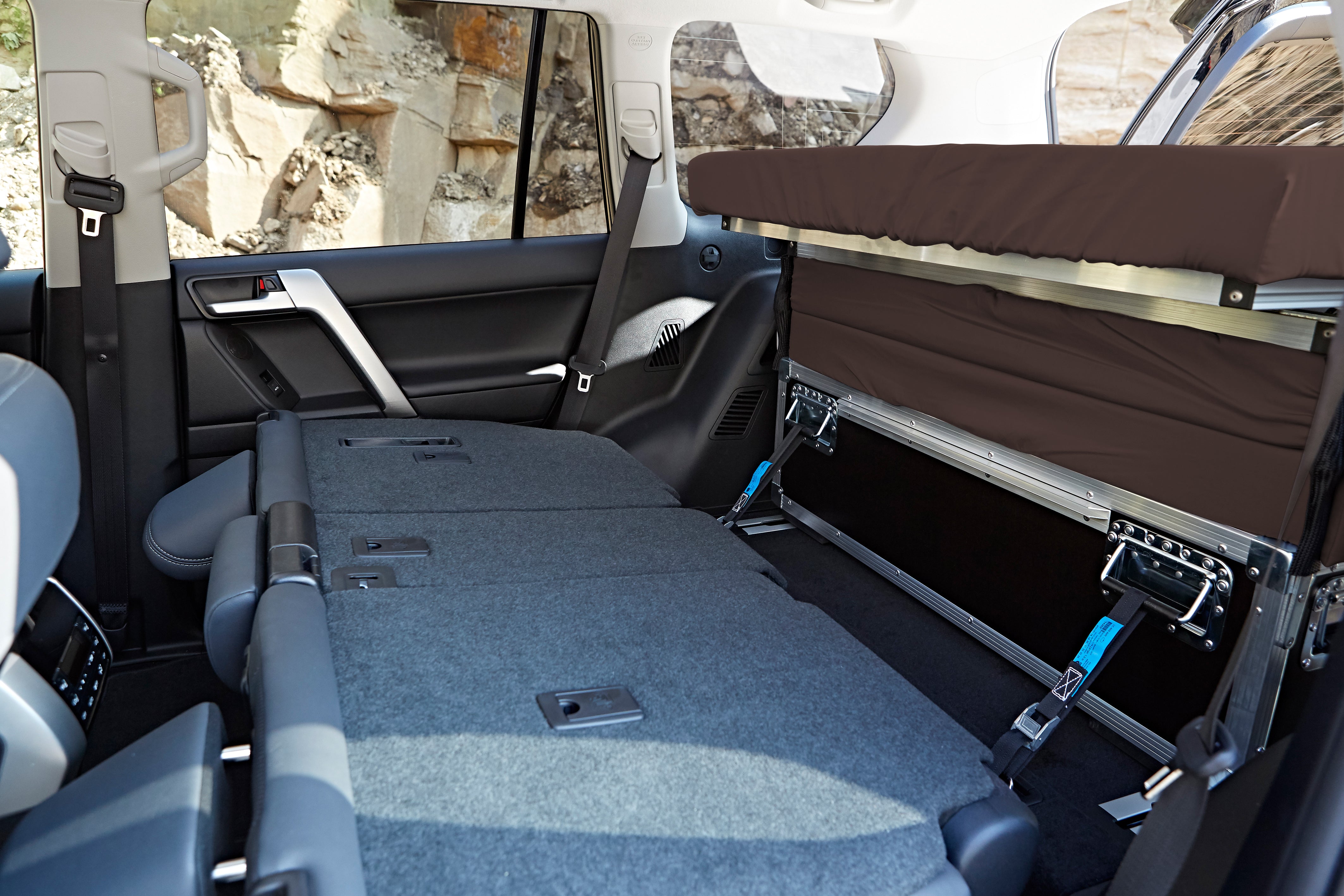 QUQUQ FlatBox – Campervan-Modul für Landcruiser & Discovery 3+4