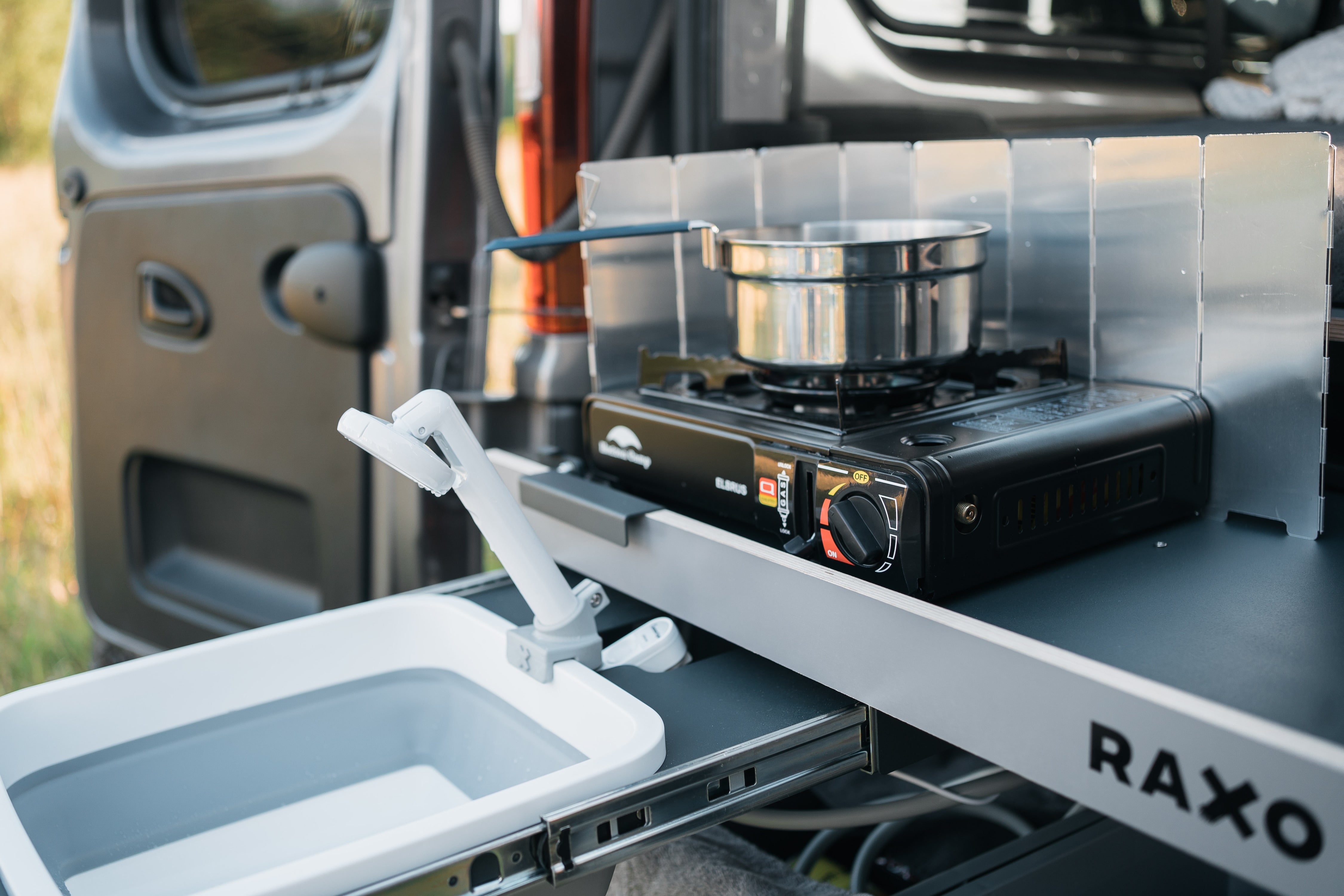 RAXO Base Campervan-Modul – Verwandeln Sie Ihr Auto in einen komfortablen und funktionalen Campervan