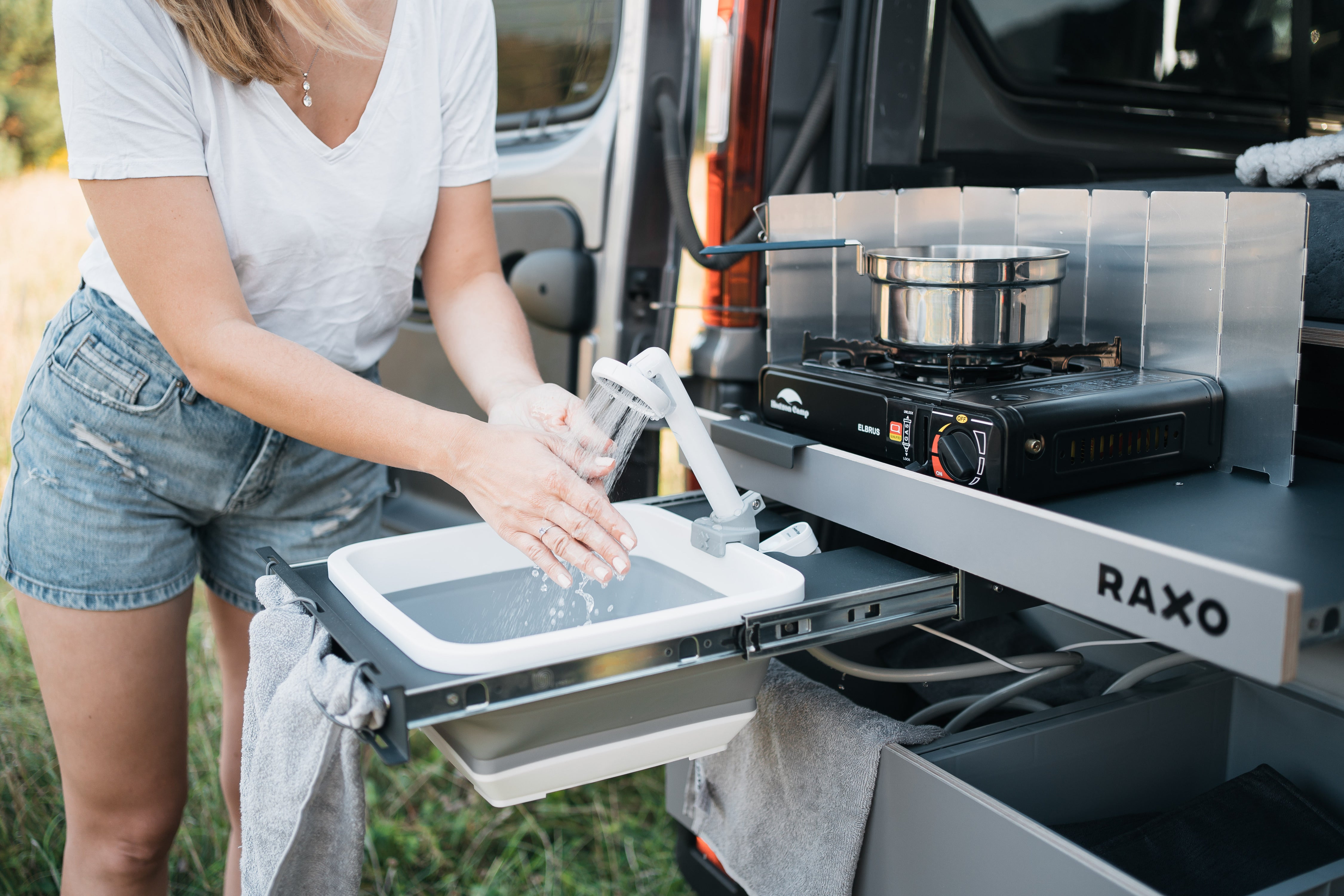 RAXO Base Campervan Modul - Omdan Din Bil til En Komfortabel og Funktionel Campervan