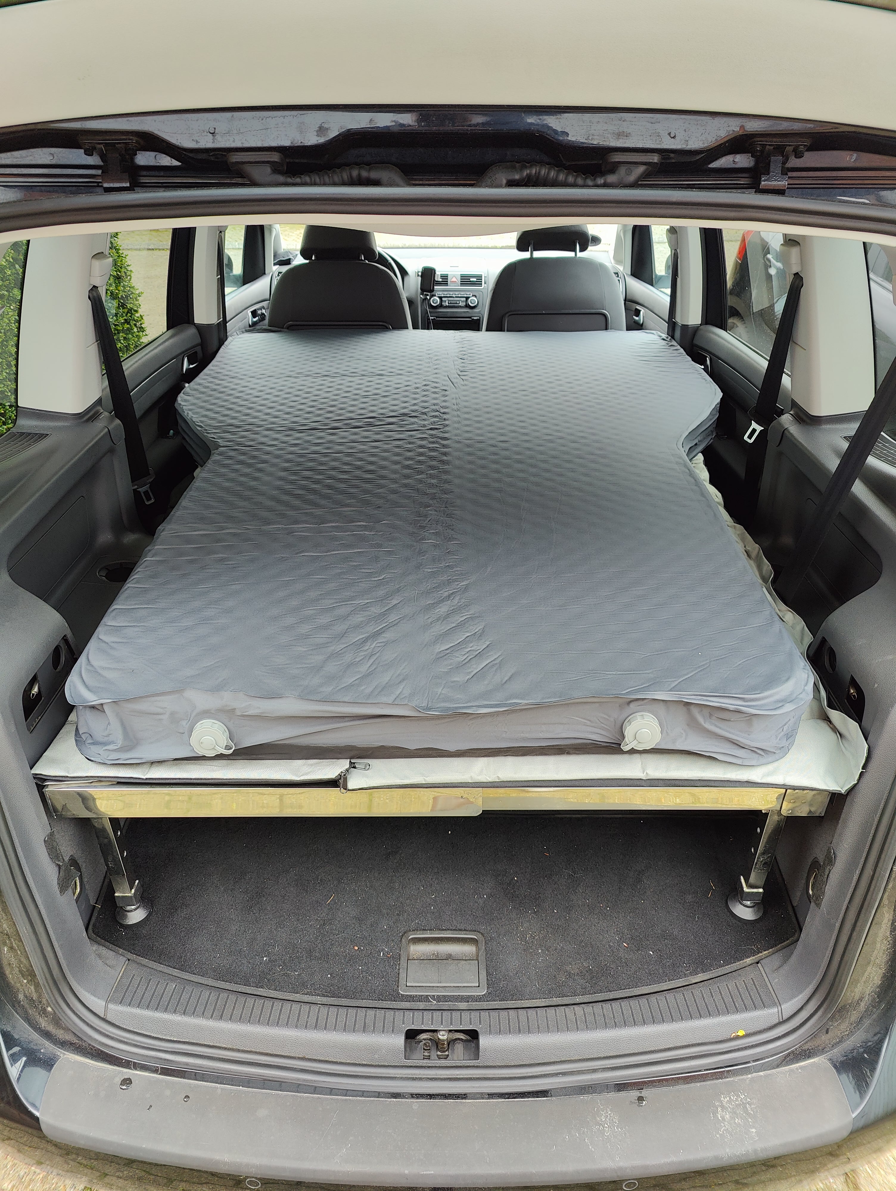 CampBoxi LUX 10 - selvoppustelig luksusmadras til bilen