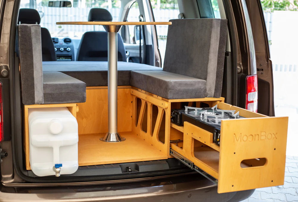 MOONBOX 111 Modify – Campervan-Modul mit Sitzgruppe