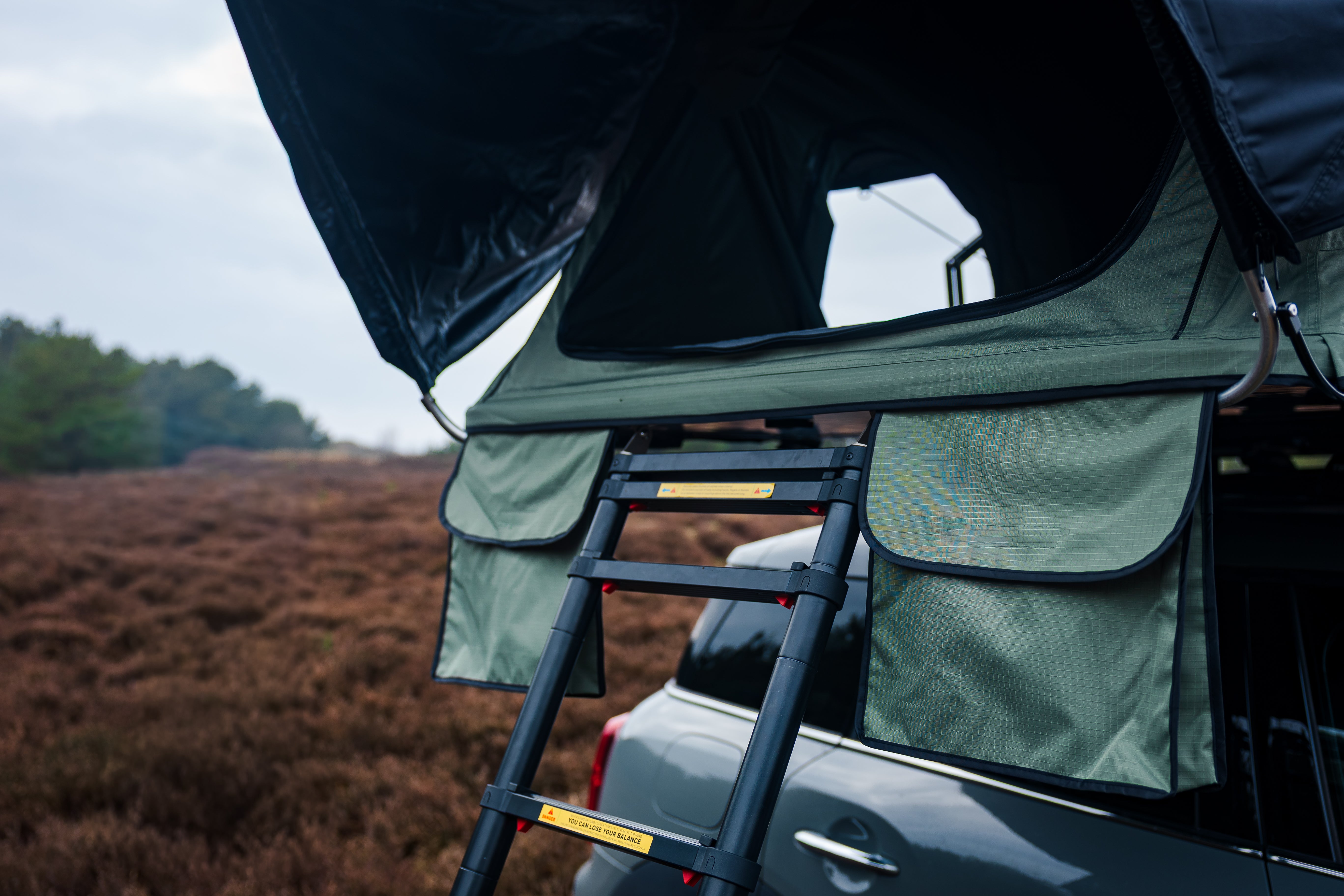 CampBoxi Nest 160 roof tent - All-in-one roof tent | Hydraulic opening | integrated window bars | comfort mattress