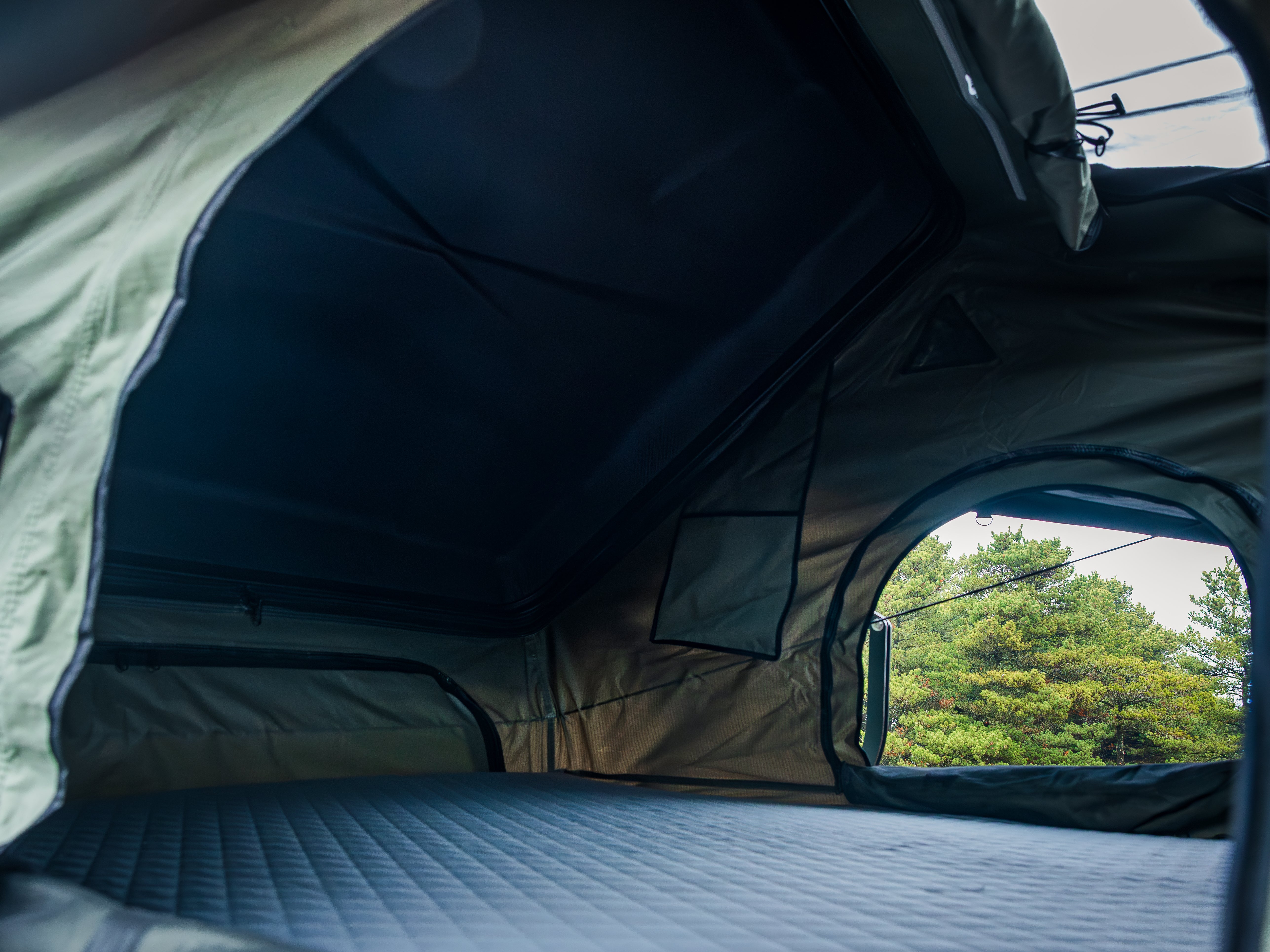 CampBoxi Nest 160 roof tent - All-in-one roof tent | Hydraulic opening | integrated window bars | comfort mattress