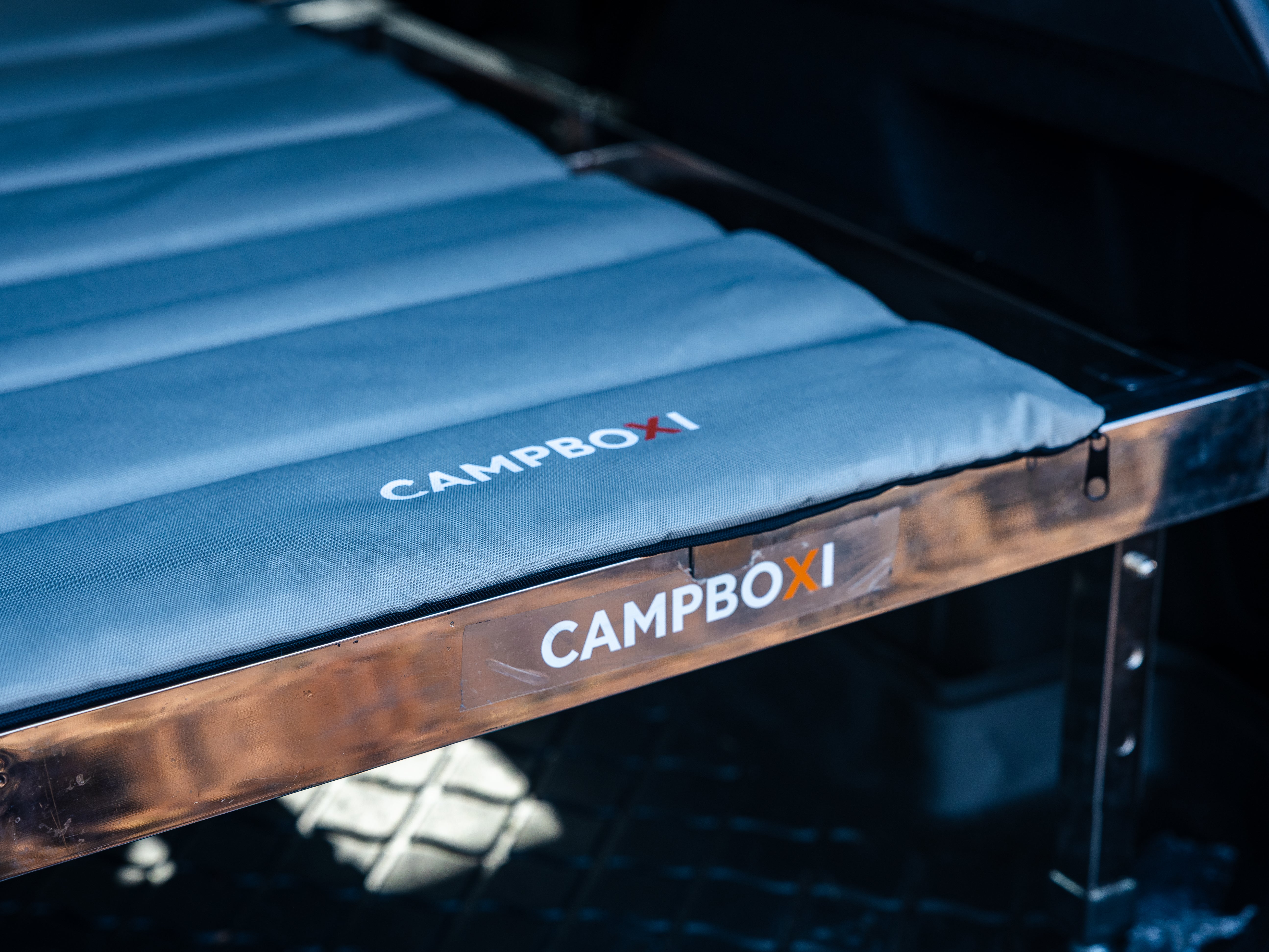 CampBoxi Unifit - Flexibel och justerbar sängram för din vardagsbil