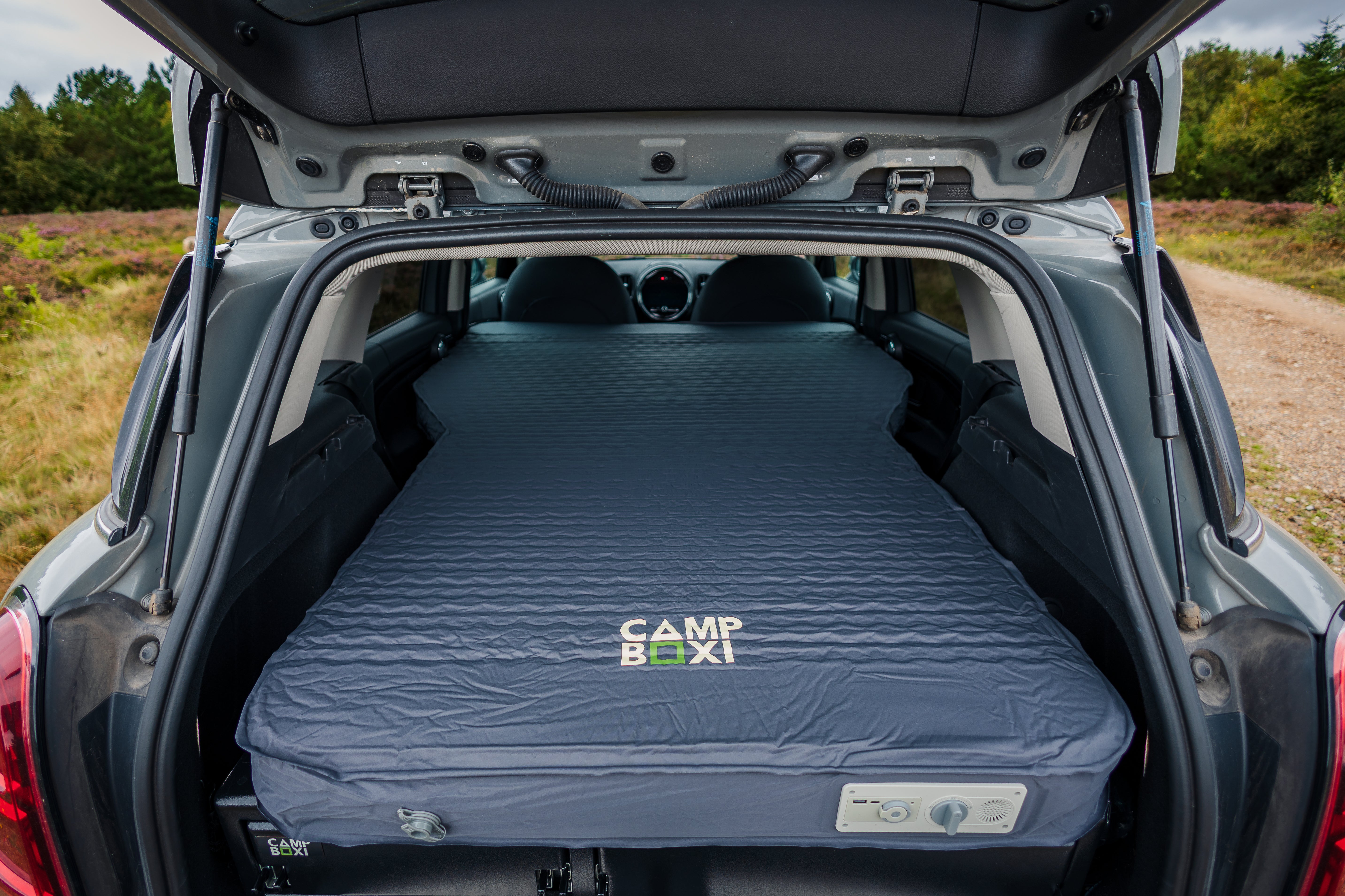 CampBoxi LUX Air - Luksus selvoppustelig bilmadras med integreret pumpe