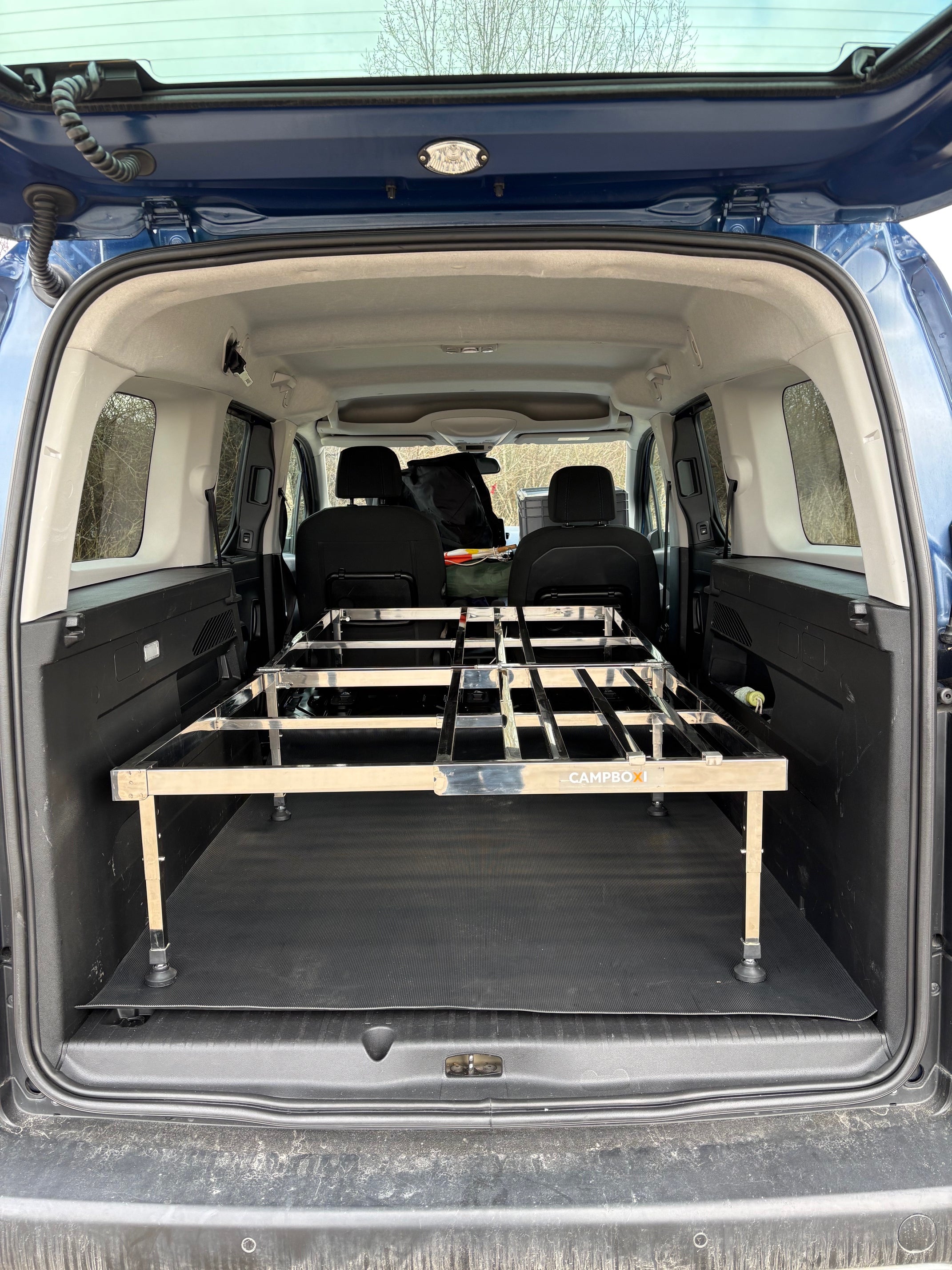 CampBoxi Unifit - Fleksibel og justerbar sengeramme til din hverdagsbil