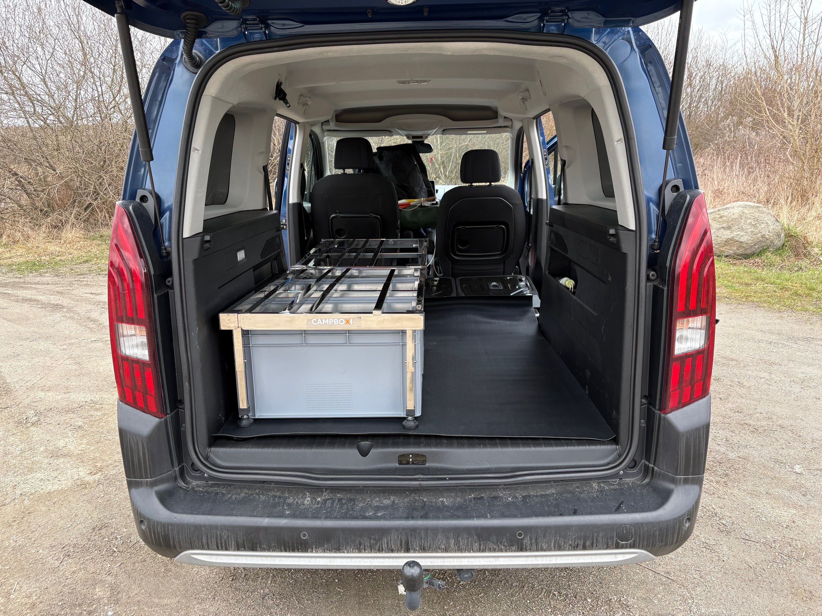 CampBoxi Unifit - Fleksibel og justerbar sengeramme til din hverdagsbil