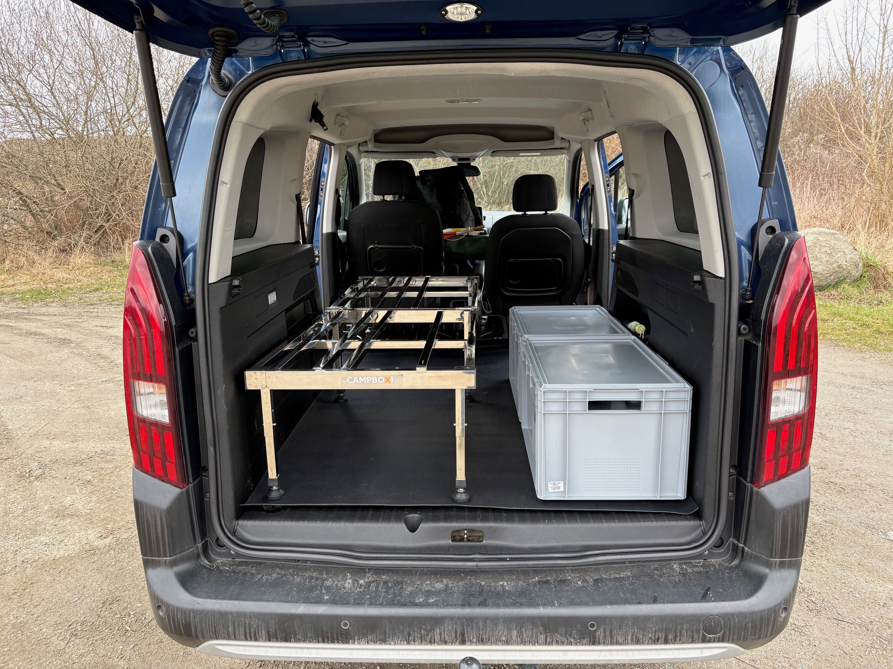 CampBoxi Unifit - Fleksibel og justerbar sengeramme til din hverdagsbil