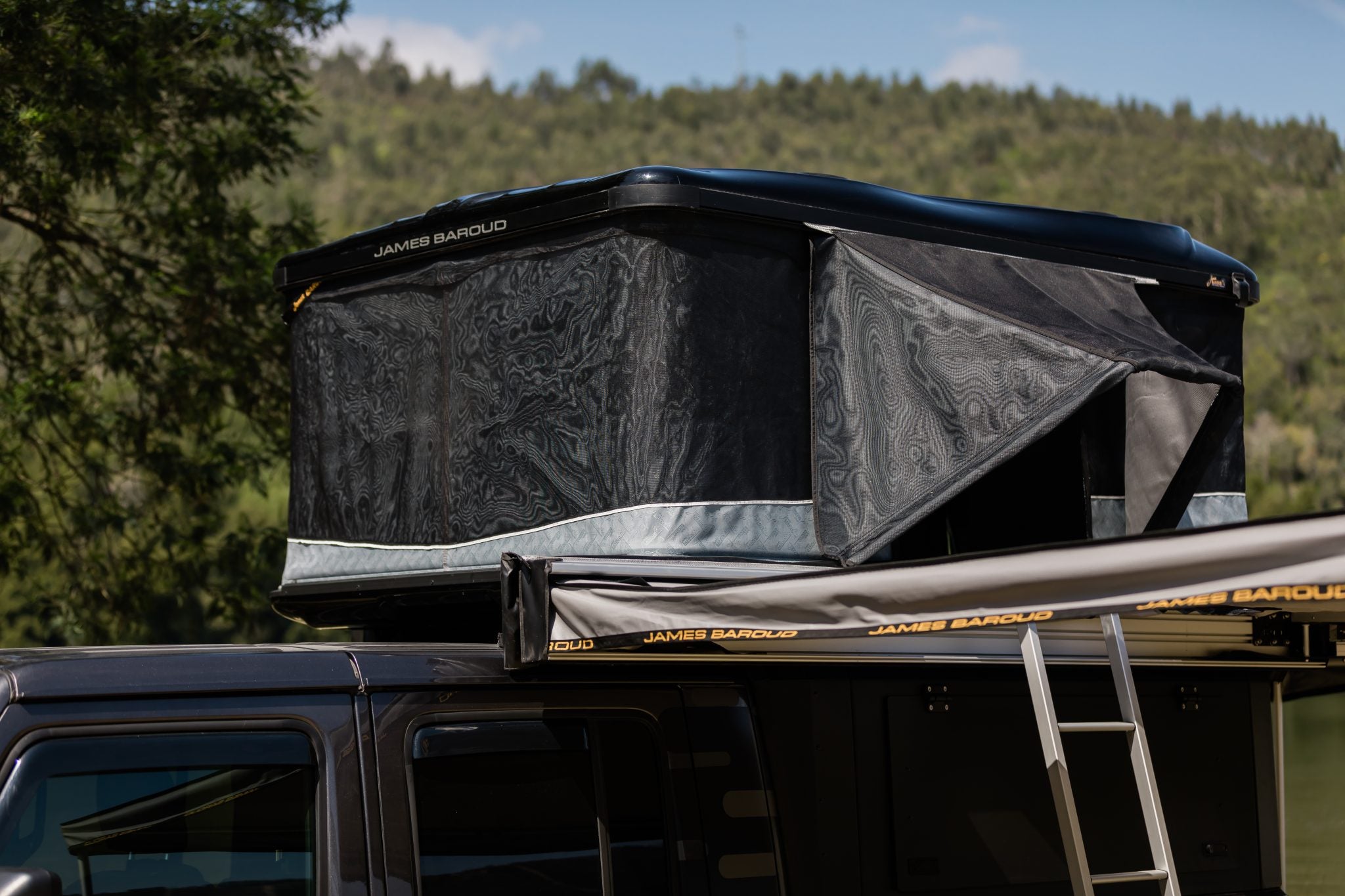 Frontier tunnel - Tunnel to James baroud roof tents 